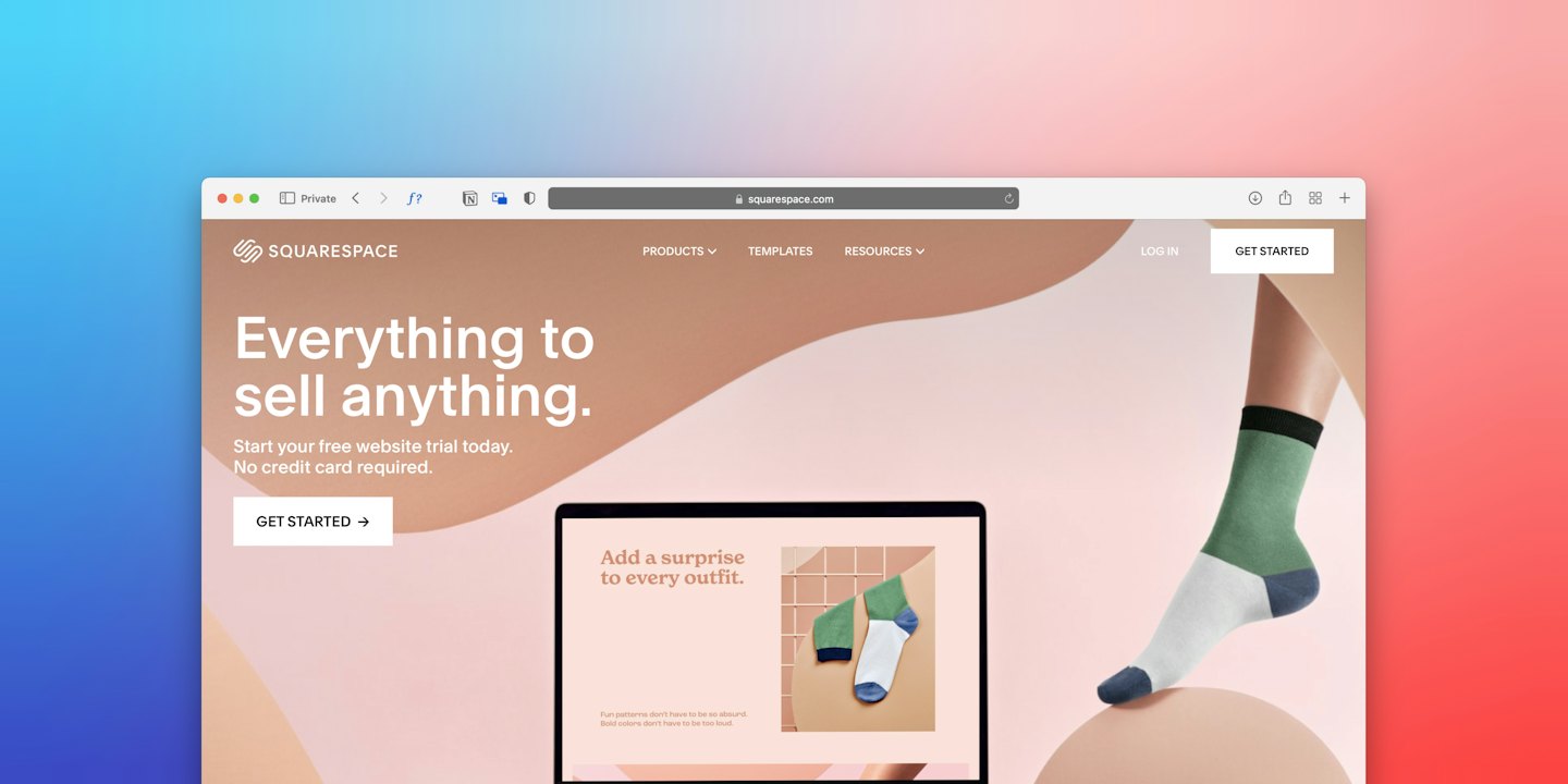 Tampilan antarmuka situs web Squarespace yang berfokus pada penjualan di laptop.